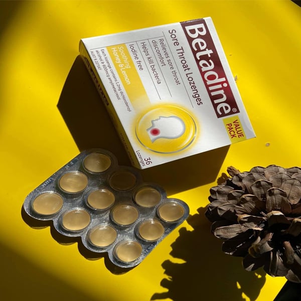 Viên ngậm vị mật ong chanh Betadine Sore Throat Lozenges của Úc 36 viên - Image 3